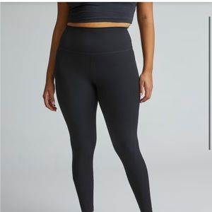 Everlane Black ReNew Perform Leggings size M